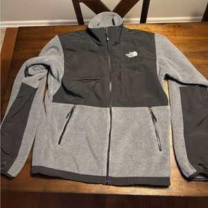 BARELY WORN! The North Face Men’s Denali Fleece Jacket